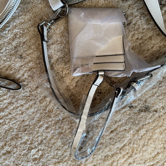 Steve Madden White Logo Handbag with Clutch and Keychain Card Holder - Picture 5 of 7